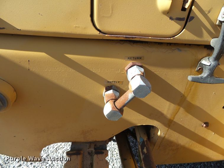 image for item DH7774 Case 860 cable plow