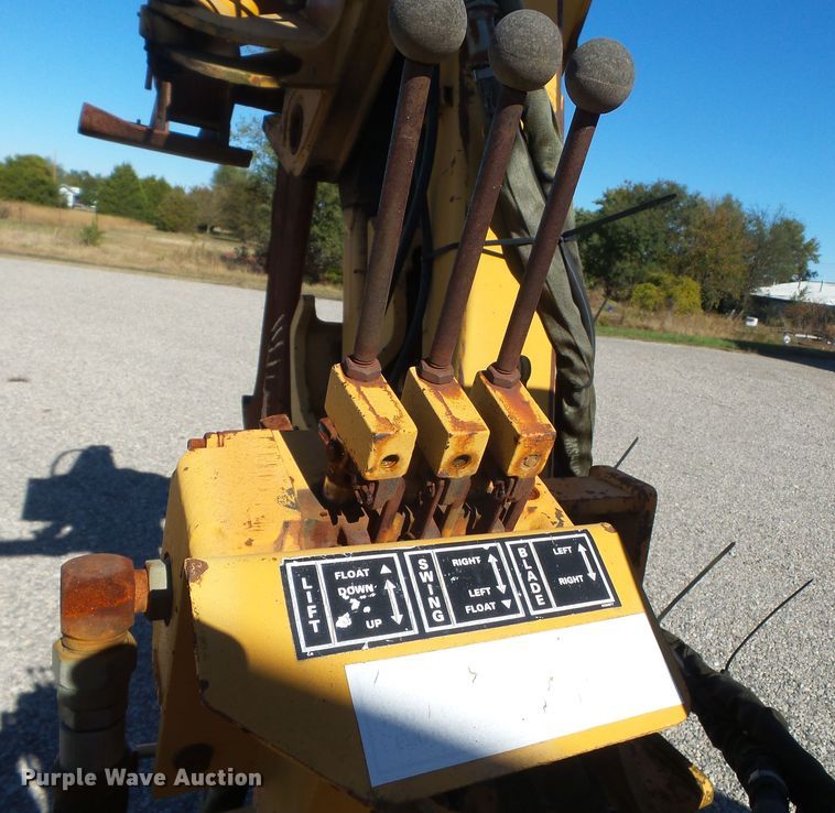 image for item DH7774 Case 860 cable plow