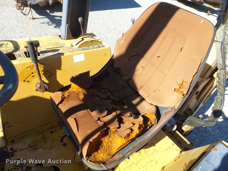 image for item DH7774 Case 860 cable plow