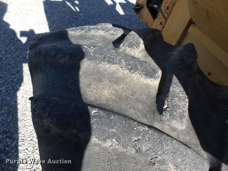 image for item DH7774 Case 860 cable plow