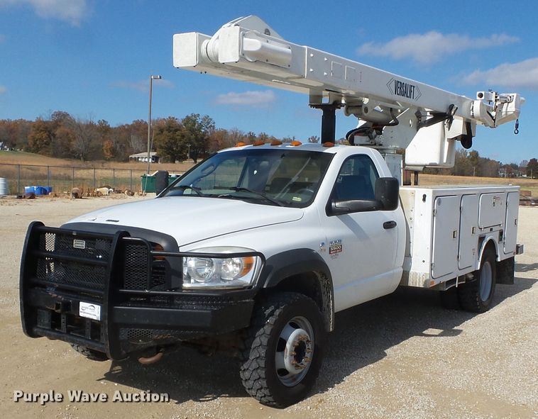 image for item DH7781 2008 Dodge Ram 5500 bucket truck