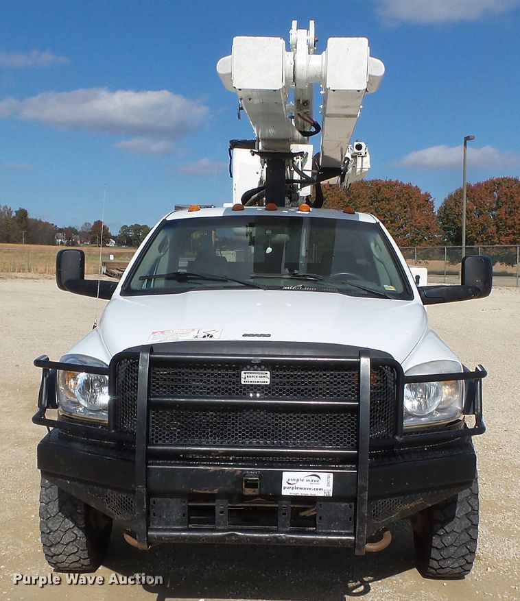 image for item DH7781 2008 Dodge Ram 5500 bucket truck
