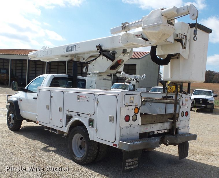 image for item DH7781 2008 Dodge Ram 5500 bucket truck