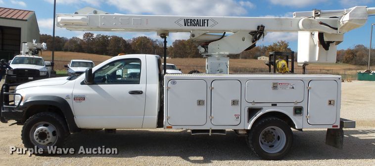 image for item DH7781 2008 Dodge Ram 5500 bucket truck