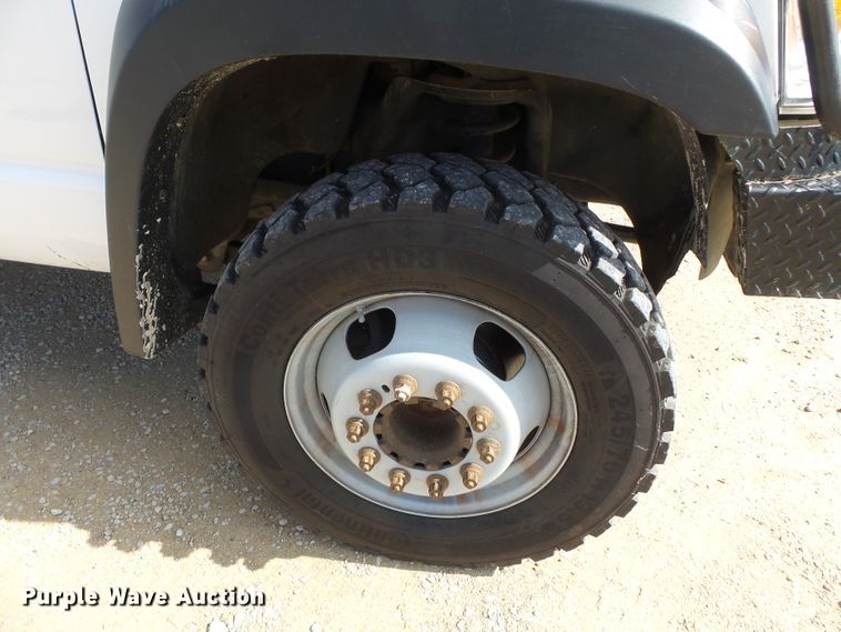 image for item DH7781 2008 Dodge Ram 5500 bucket truck