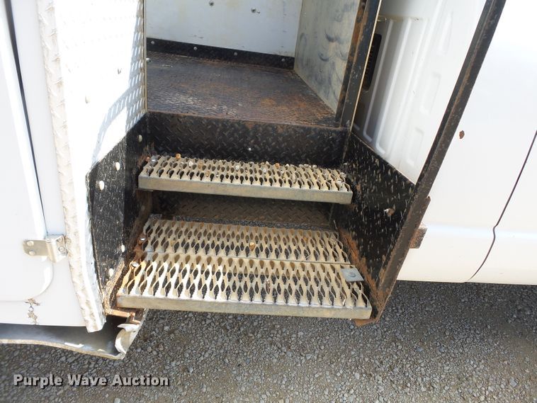 image for item DH7781 2008 Dodge Ram 5500 bucket truck