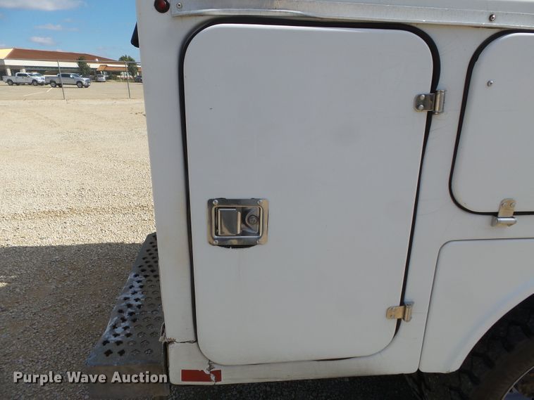 image for item DH7781 2008 Dodge Ram 5500 bucket truck