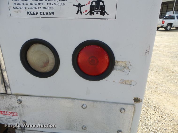 image for item DH7781 2008 Dodge Ram 5500 bucket truck