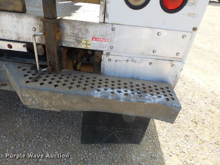 image for item DH7781 2008 Dodge Ram 5500 bucket truck