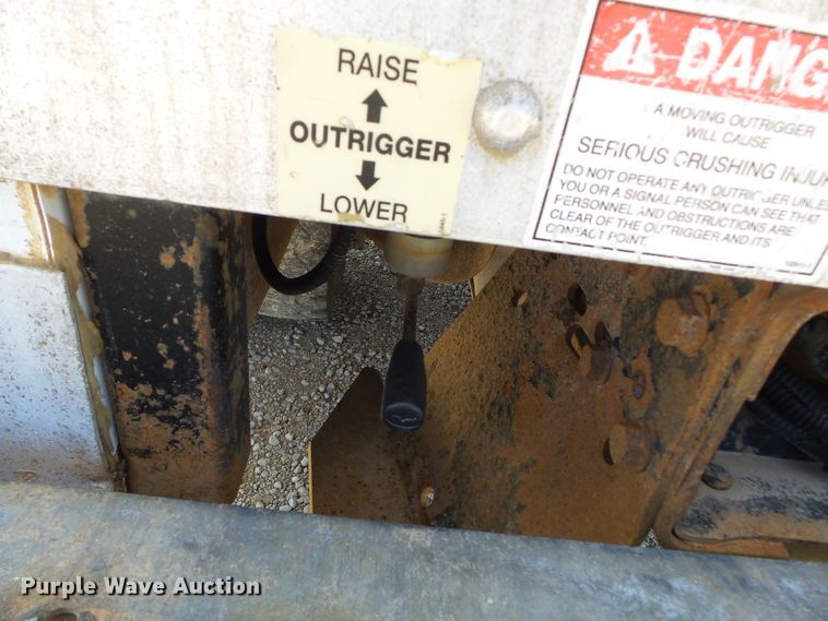 image for item DH7781 2008 Dodge Ram 5500 bucket truck