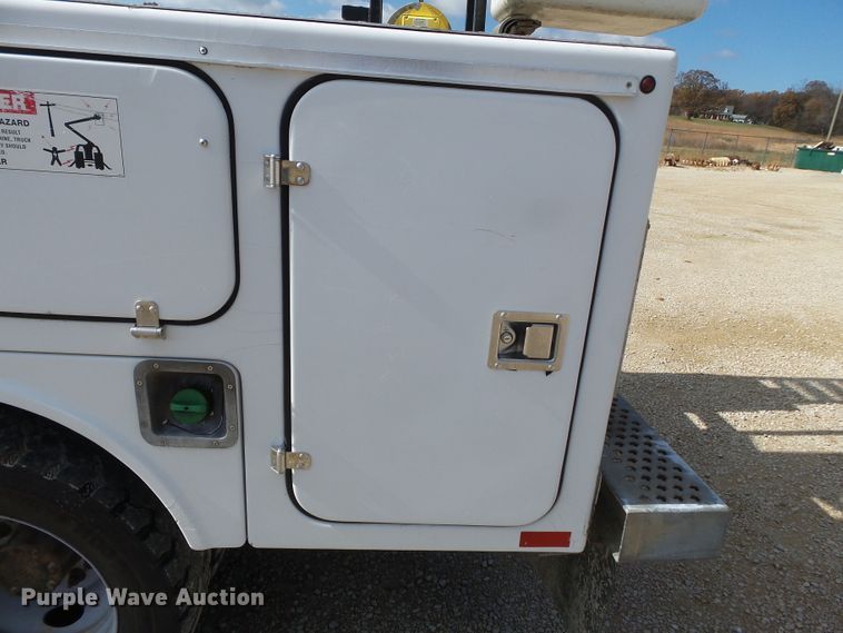 image for item DH7781 2008 Dodge Ram 5500 bucket truck