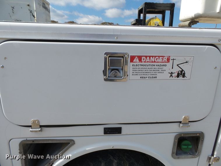 image for item DH7781 2008 Dodge Ram 5500 bucket truck