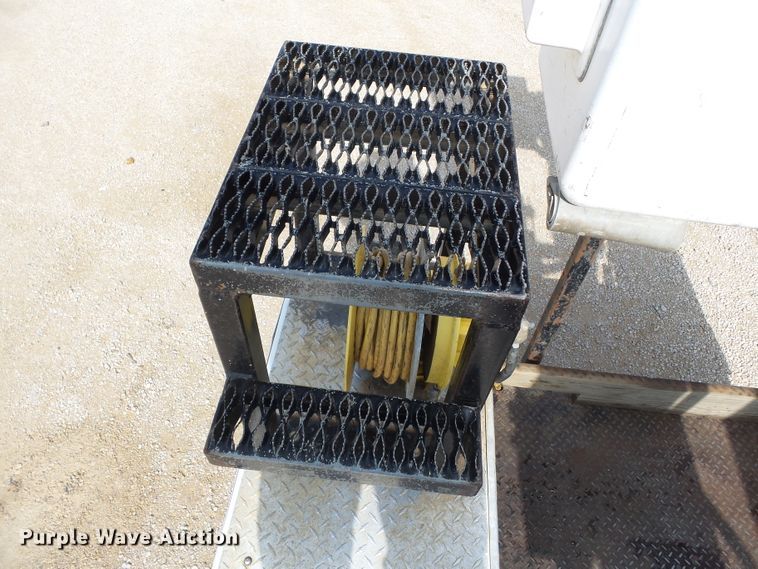 image for item DH7781 2008 Dodge Ram 5500 bucket truck