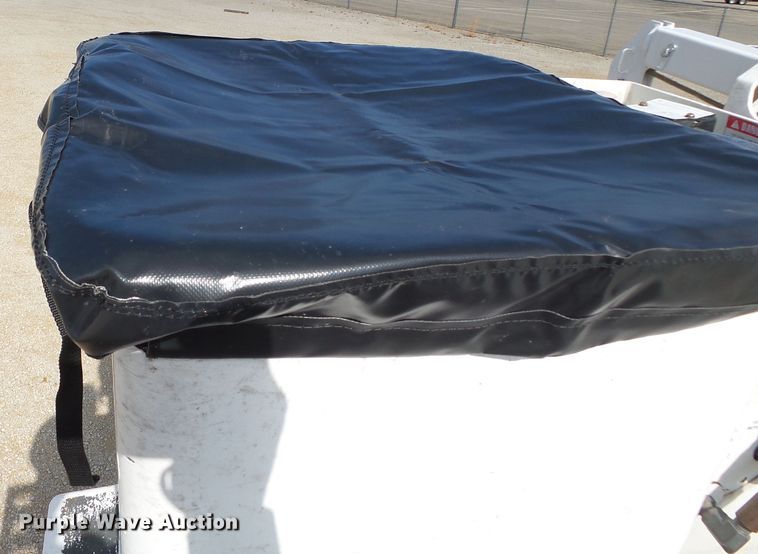 image for item DH7781 2008 Dodge Ram 5500 bucket truck