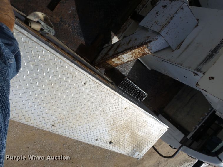 image for item DH7781 2008 Dodge Ram 5500 bucket truck