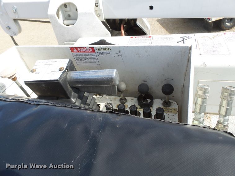 image for item DH7781 2008 Dodge Ram 5500 bucket truck