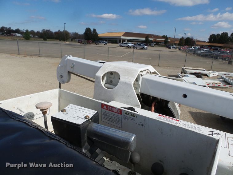 image for item DH7781 2008 Dodge Ram 5500 bucket truck