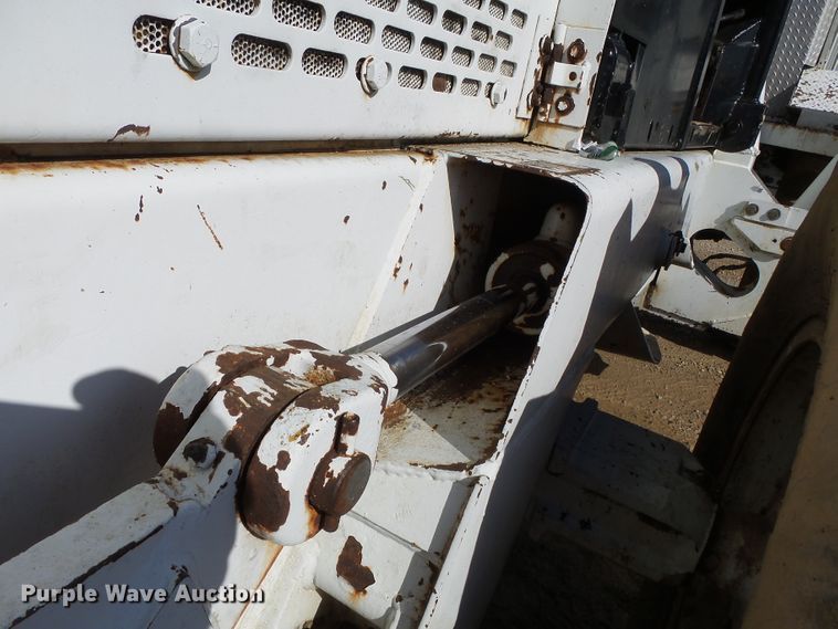 image for item DH7782 1997 John Deere 540B skidder with aerial bucket lift