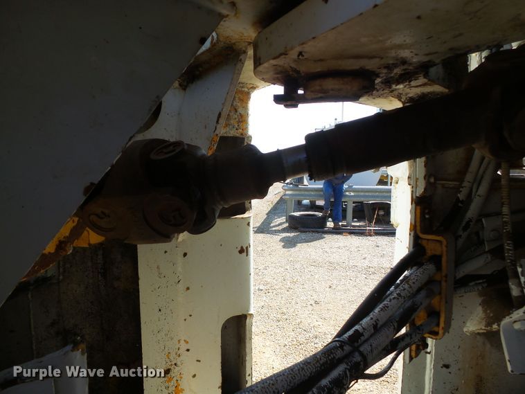 image for item DH7782 1997 John Deere 540B skidder with aerial bucket lift