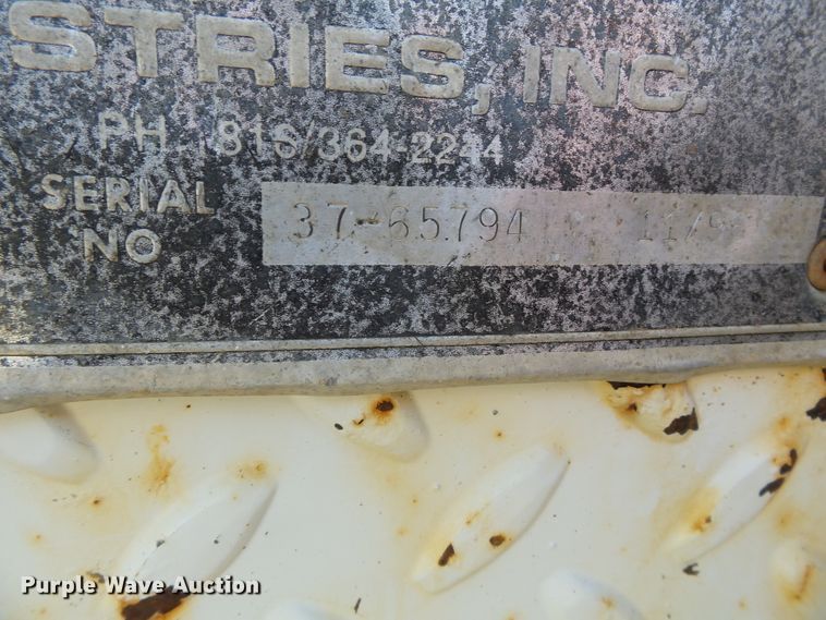 image for item DH7782 1997 John Deere 540B skidder with aerial bucket lift