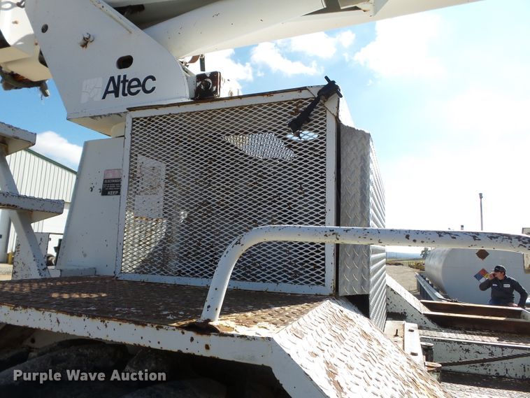 image for item DH7782 1997 John Deere 540B skidder with aerial bucket lift