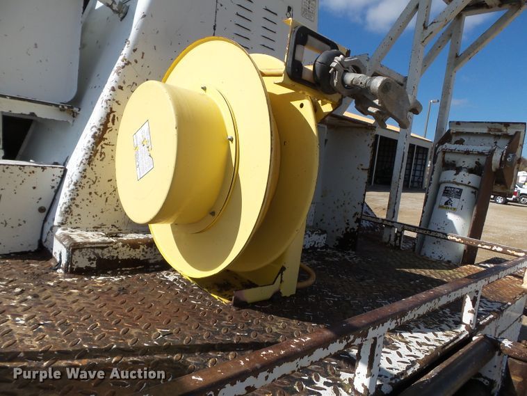 image for item DH7782 1997 John Deere 540B skidder with aerial bucket lift