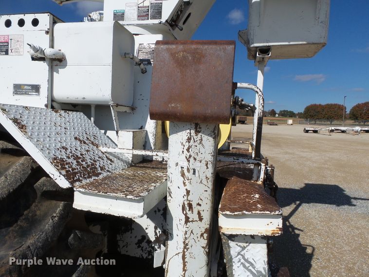 image for item DH7782 1997 John Deere 540B skidder with aerial bucket lift