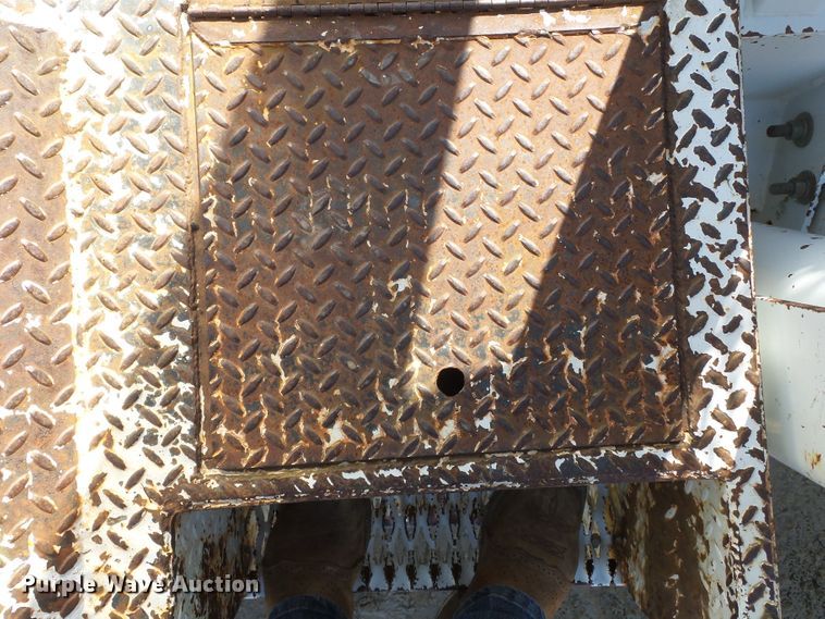 image for item DH7782 1997 John Deere 540B skidder with aerial bucket lift