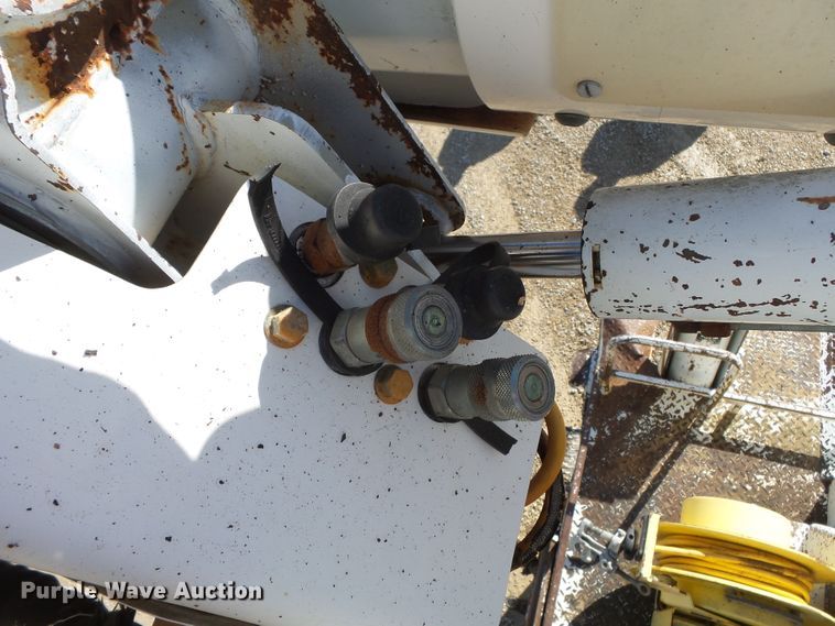 image for item DH7782 1997 John Deere 540B skidder with aerial bucket lift