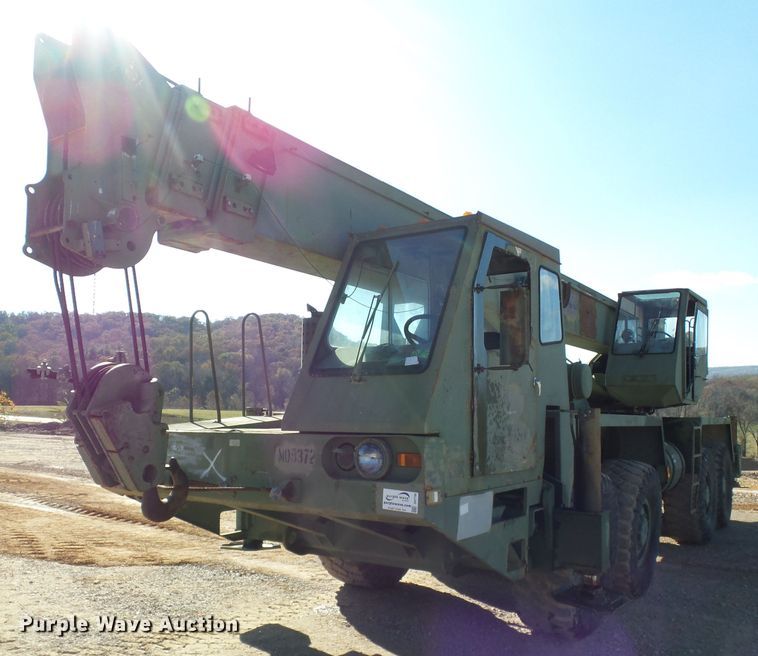 image for item DH7785 1989 P & H HSHMC-25 crane