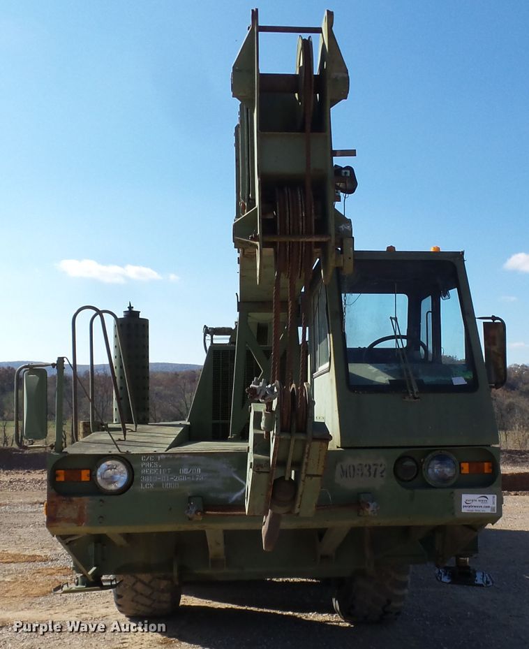 image for item DH7785 1989 P & H HSHMC-25 crane