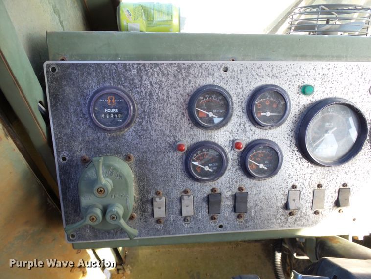 image for item DH7785 1989 P & H HSHMC-25 crane