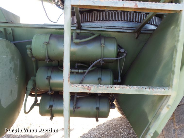 image for item DH7785 1989 P & H HSHMC-25 crane