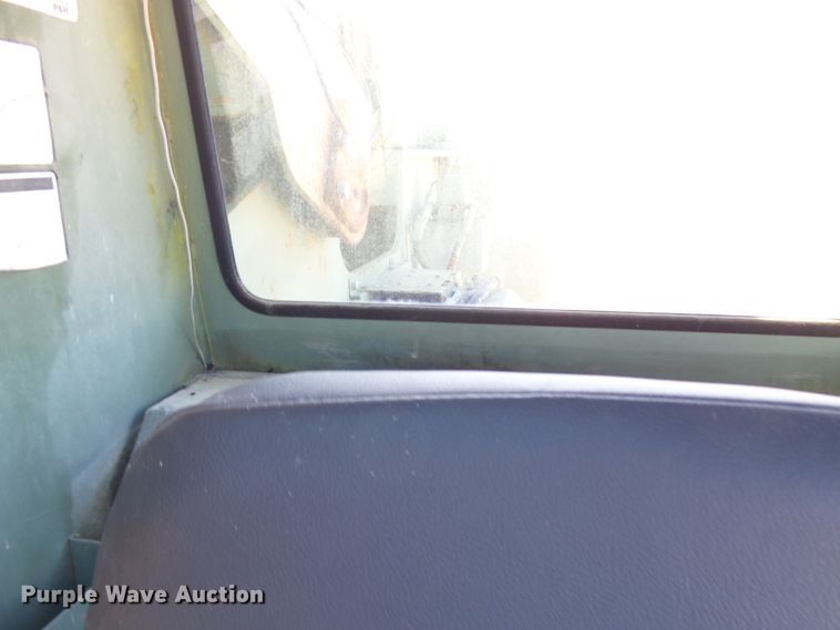 image for item DH7785 1989 P & H HSHMC-25 crane