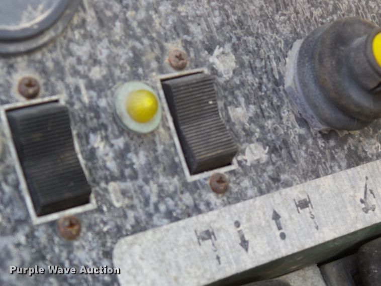 image for item DH7785 1989 P & H HSHMC-25 crane