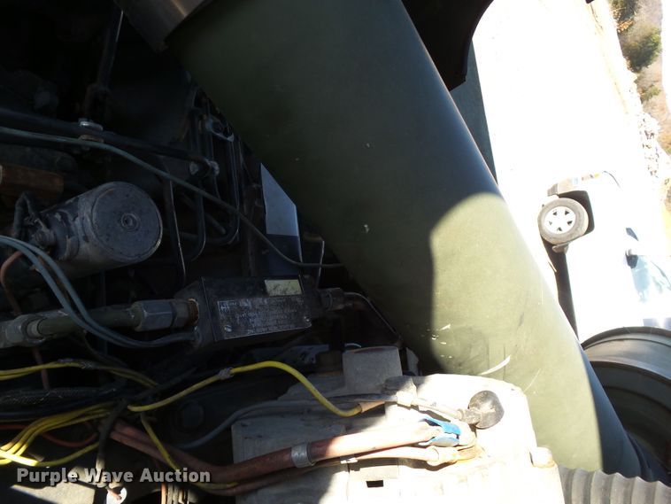 image for item DH7785 1989 P & H HSHMC-25 crane