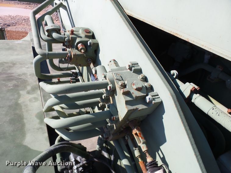 image for item DH7785 1989 P & H HSHMC-25 crane