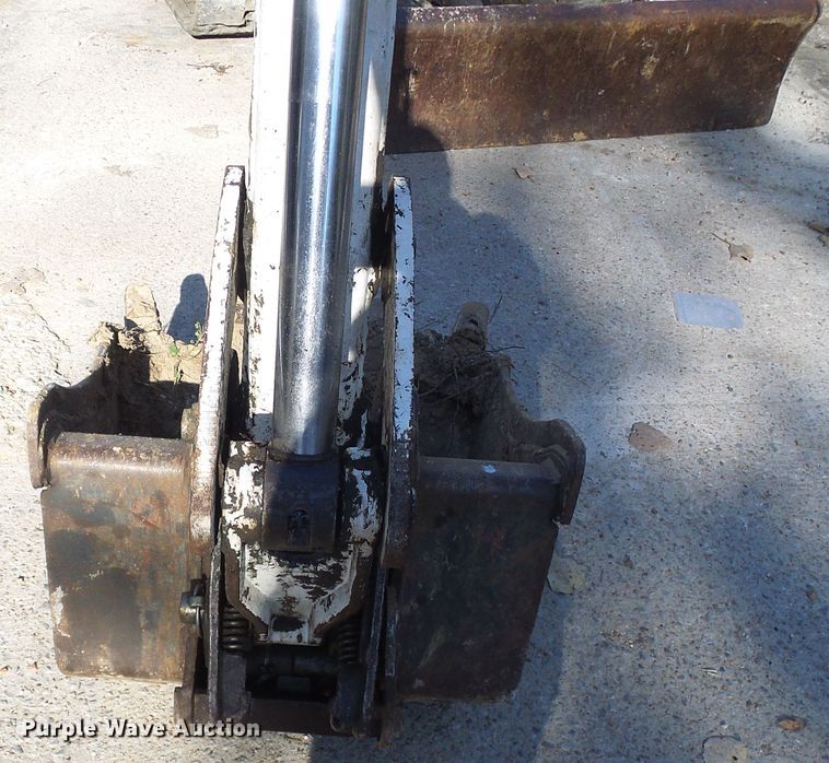 image for item DI0727 2000 Bobcat 331 mini excavator