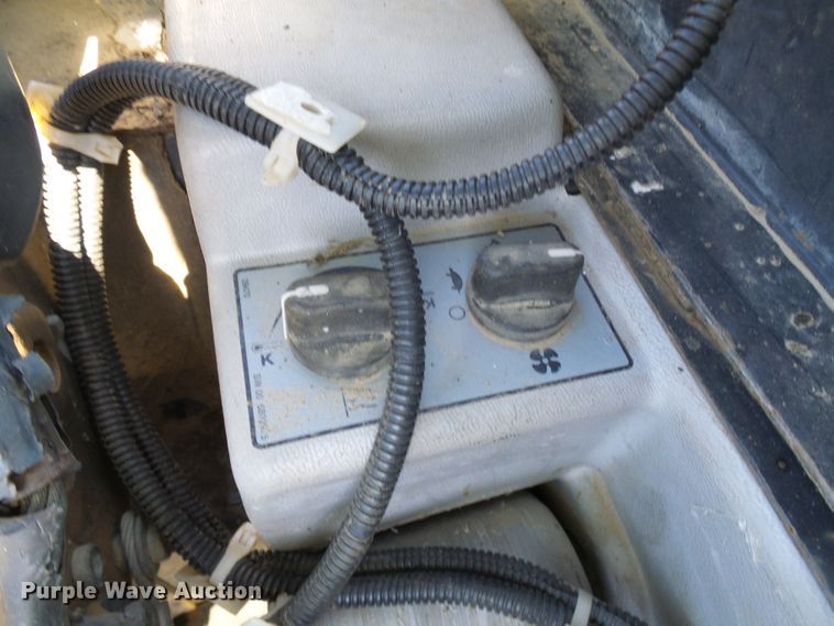 image for item DI0727 2000 Bobcat 331 mini excavator