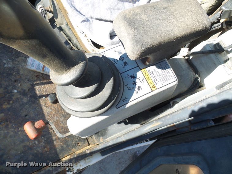 image for item DI0727 2000 Bobcat 331 mini excavator