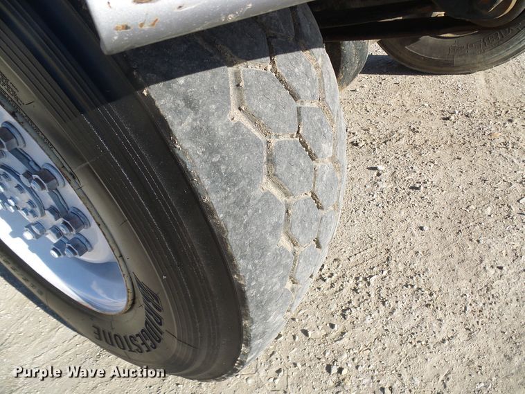 image for item DI0734 2004 International 7400 bucket truck