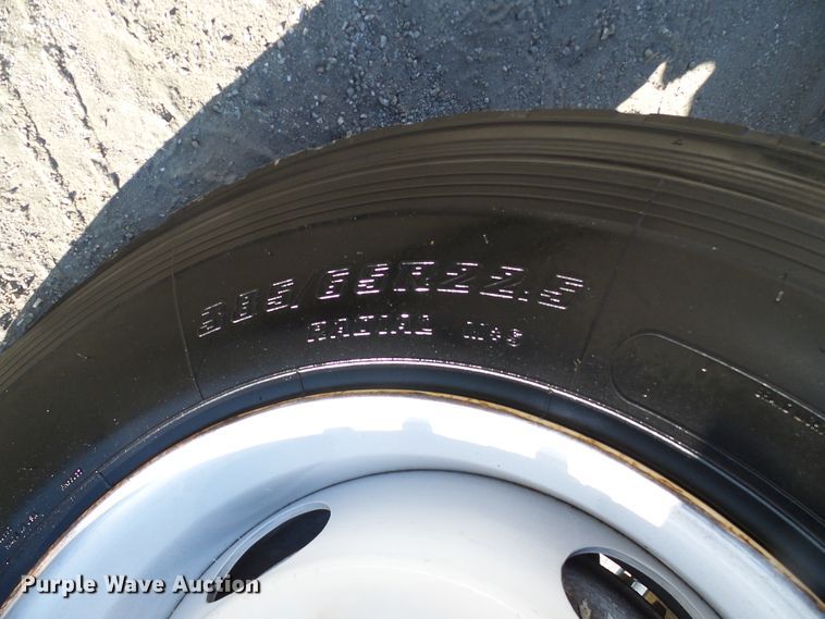 image for item DI0734 2004 International 7400 bucket truck