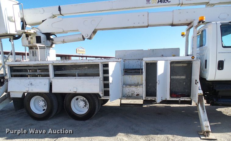 image for item DI0734 2004 International 7400 bucket truck