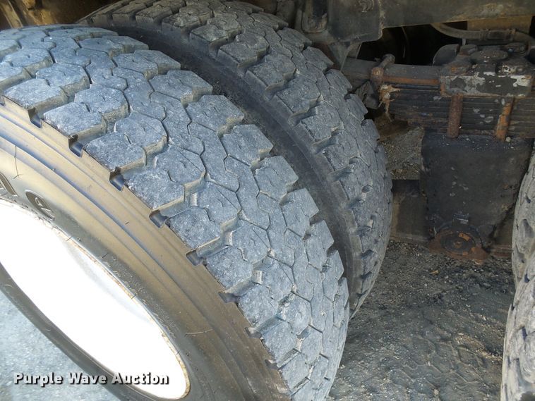 image for item DI0734 2004 International 7400 bucket truck