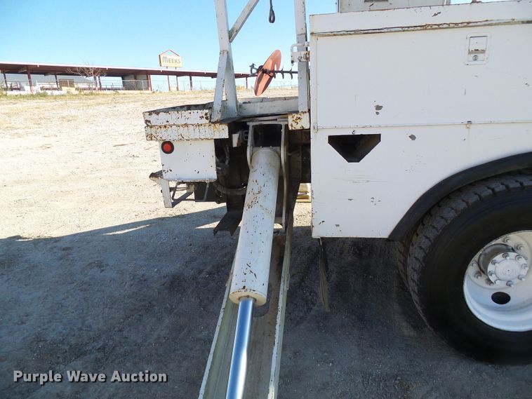 image for item DI0734 2004 International 7400 bucket truck