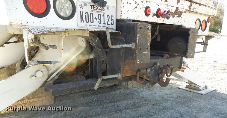 image for item DI0734 2004 International 7400 bucket truck