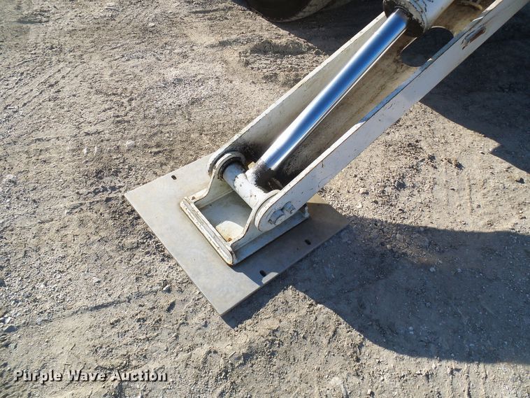 image for item DI0734 2004 International 7400 bucket truck