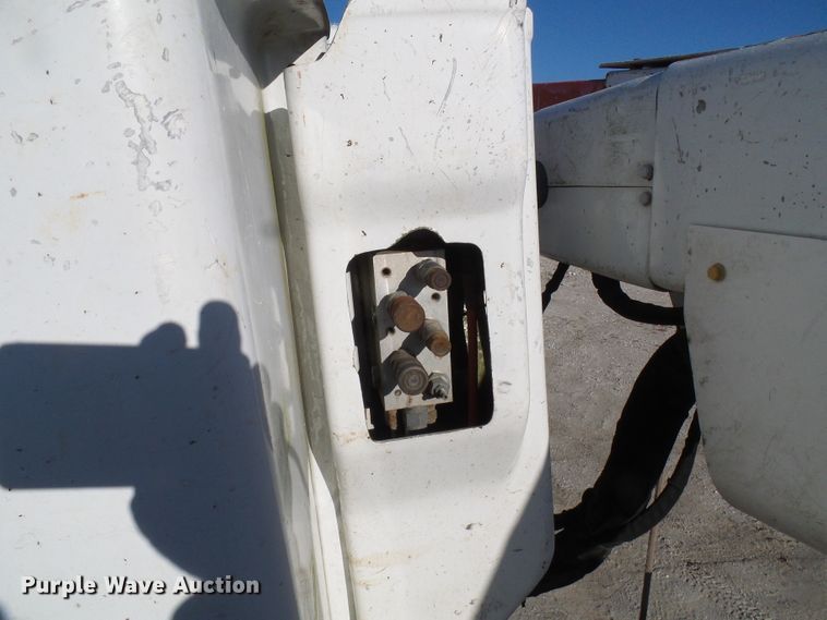 image for item DI0734 2004 International 7400 bucket truck