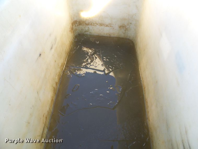 image for item DI0734 2004 International 7400 bucket truck