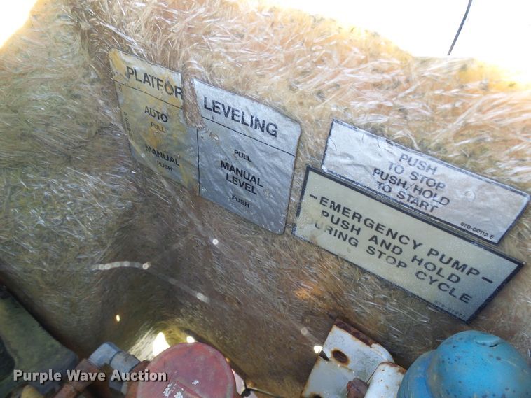 image for item DI0734 2004 International 7400 bucket truck